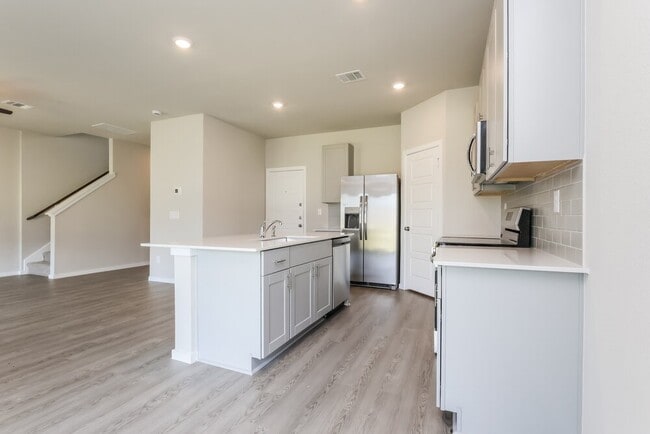 Building Photo - 540 Dalloway St