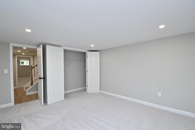 Building Photo - 7100 N Roxbury Mill Rd