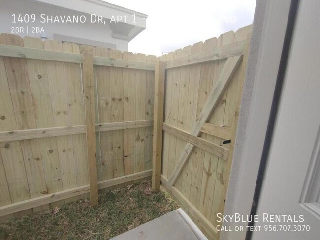 Building Photo - 1409 Shavano Dr
