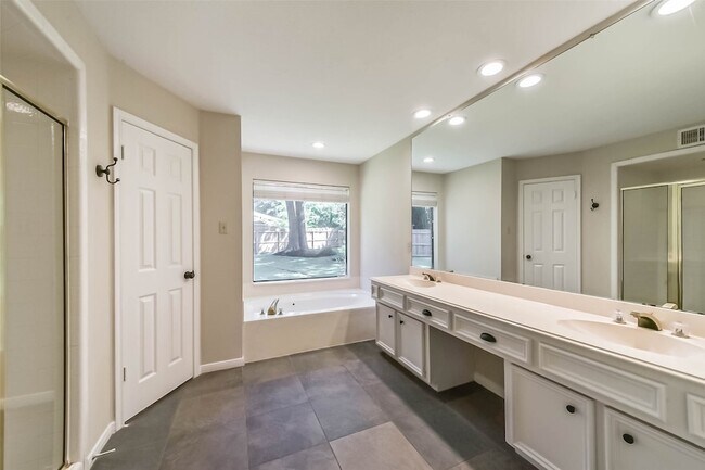 Building Photo - 3910 Misty Gardens Ct