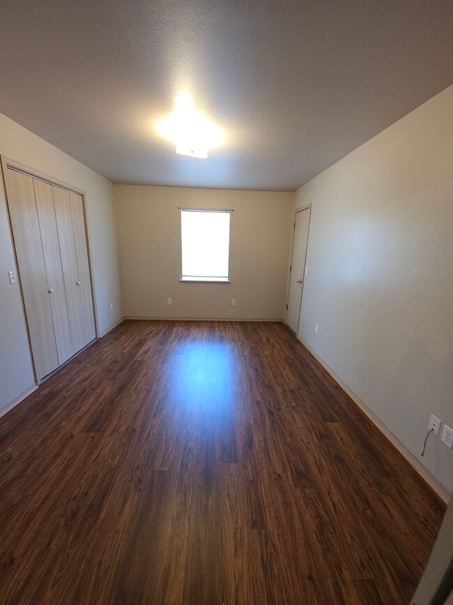 Building Photo - 822 N El Paso Ave