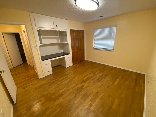 Building Photo - Beautiful 3 Bedroom Home in NE Albuquerque