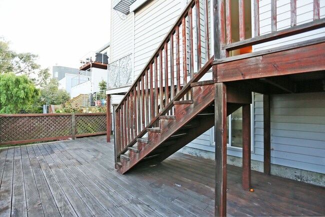 Building Photo - Spacious three-story 4BR/3BA single family...