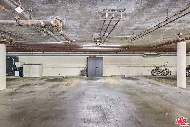 Building Photo - 2700 Cahuenga Blvd E