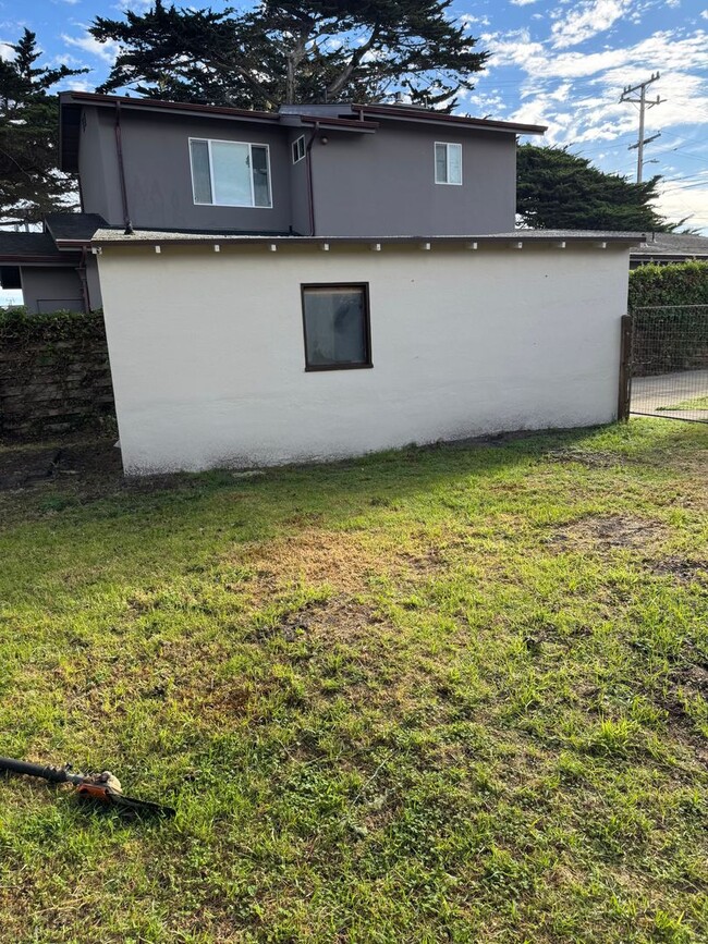 Building Photo - Pacific Grove Two Bedroom