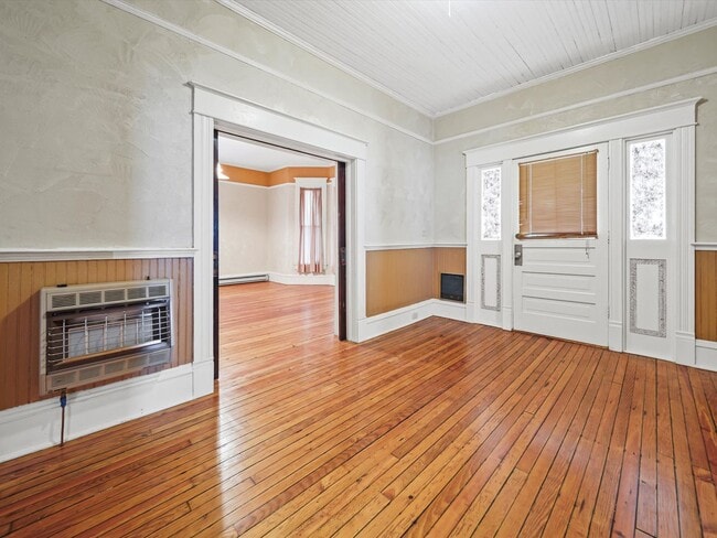 Building Photo - 4 Bedroom/2 Bath Home for Rent