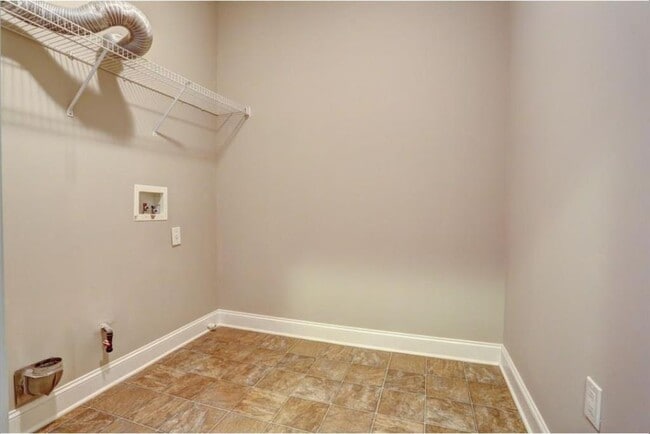 Building Photo - 12820 Doe Dr