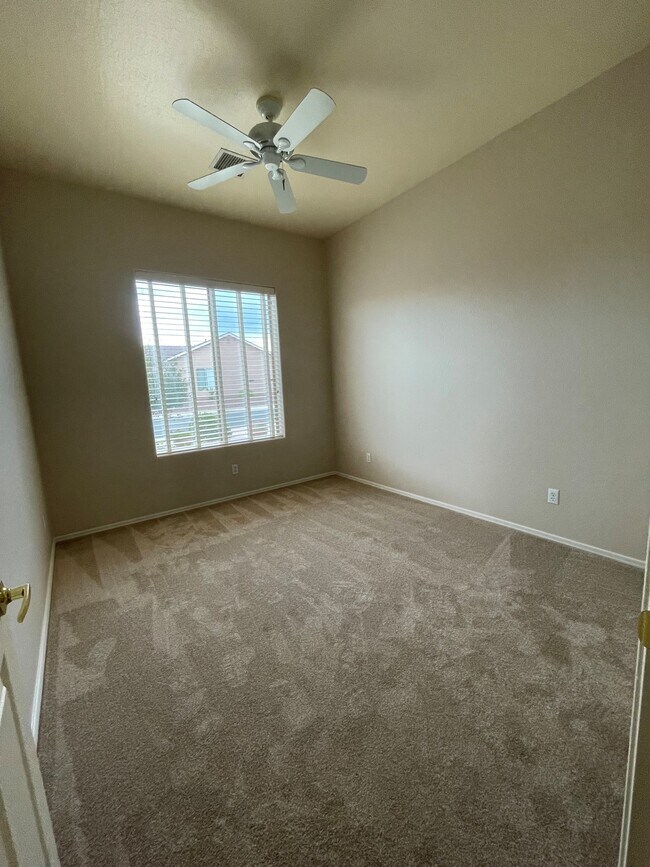 Building Photo - 5649 N Bentley Ct
