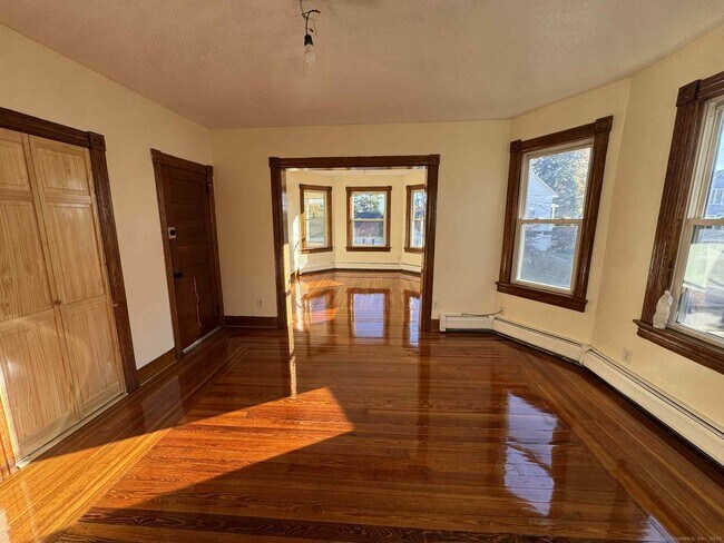 Building Photo - 162 Jubilee St