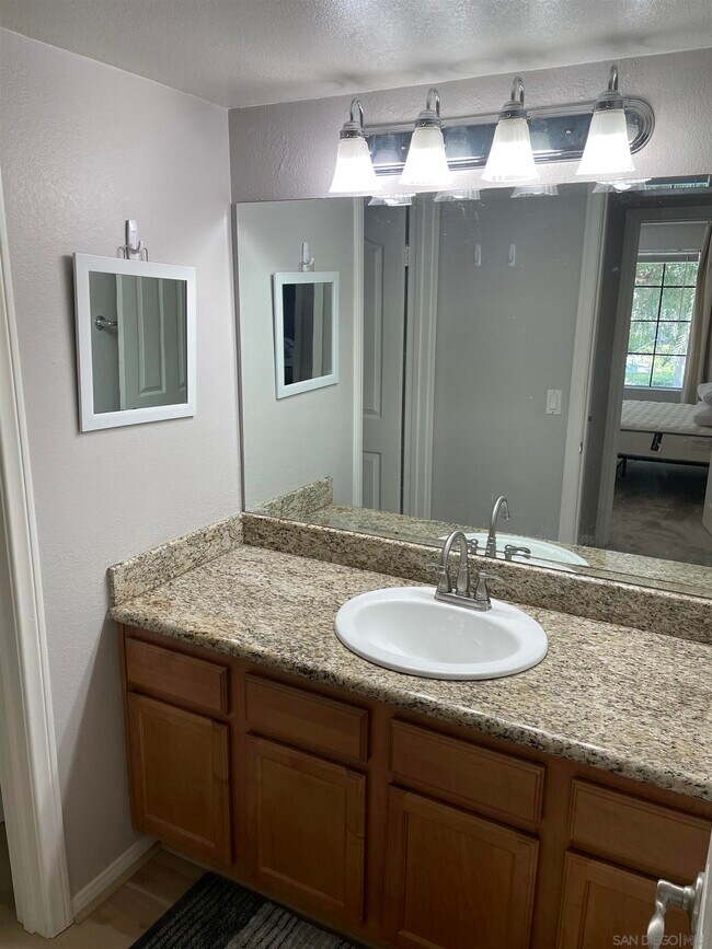 Building Photo - 15078 Avenida Venusto