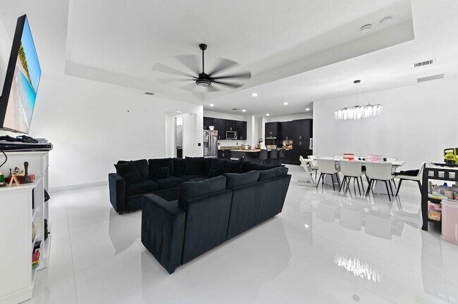 Building Photo - 7461 Moonrise Dr