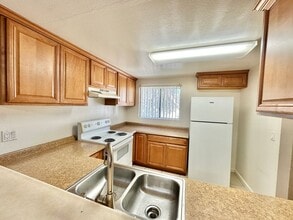 Building Photo - Lovely upgraded Condo near Grossmont College!