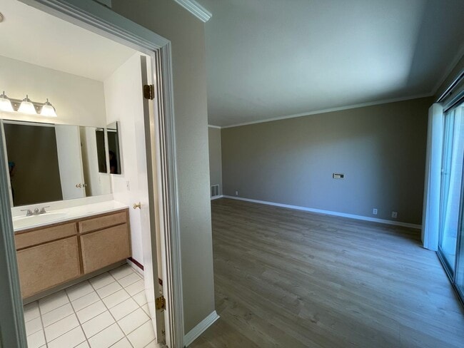 Building Photo - Recently Remodeled 4 Bedroom 2 Bath Single...