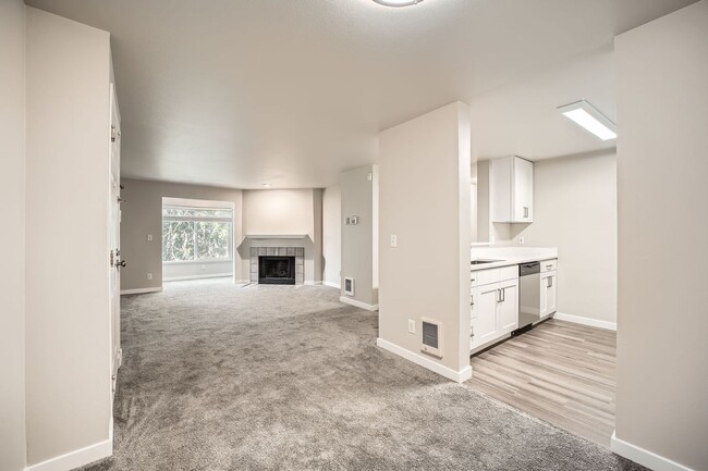 Building Photo - Updated 2 Bed Renton Ridge Condo; A Great ...