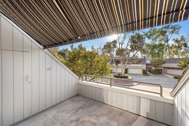 Building Photo - Charming Townhome in Turtle Rock