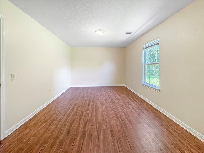 Building Photo - 7521 Blue Jay Dr