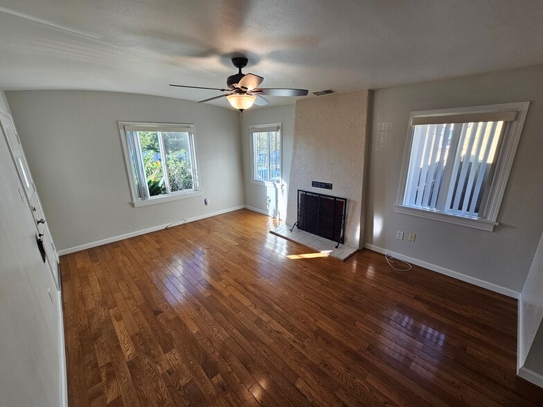 Building Photo - 501 Macdonald St