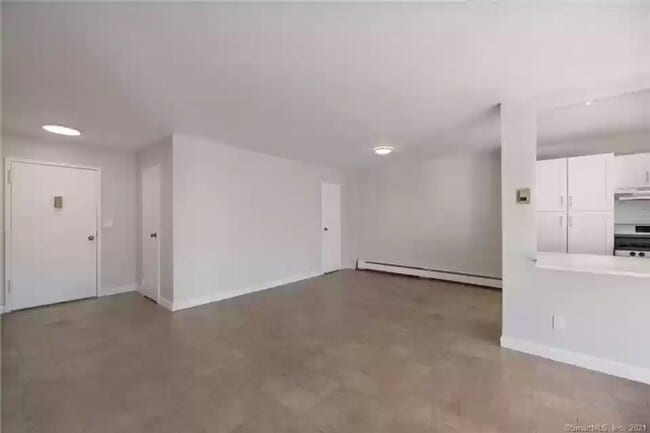 Building Photo - 1 Bedroom 1.5 Bath in Stamford