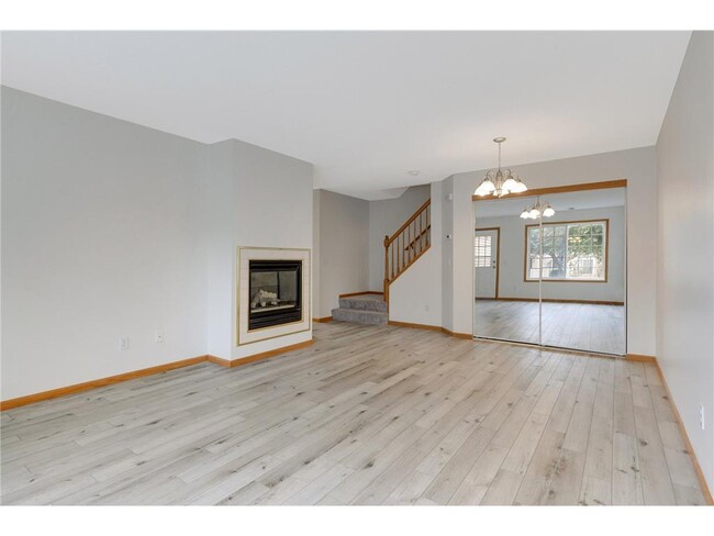 Building Photo - 15921 Finch Ln