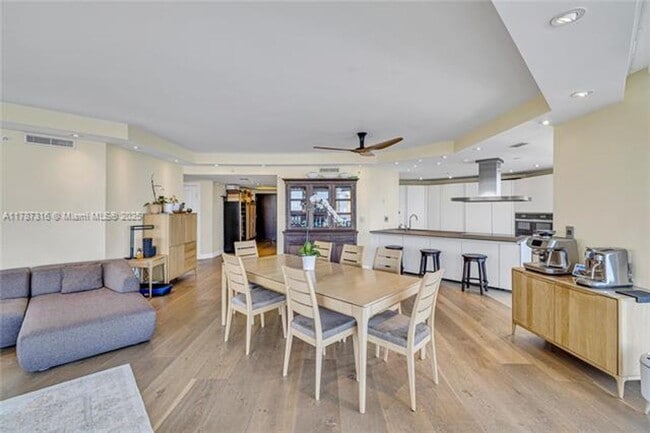 Building Photo - 2600 Island Blvd