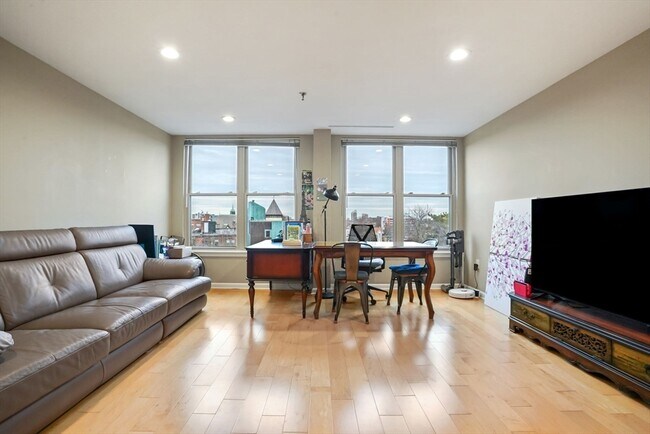 Building Photo - 20 Webster St