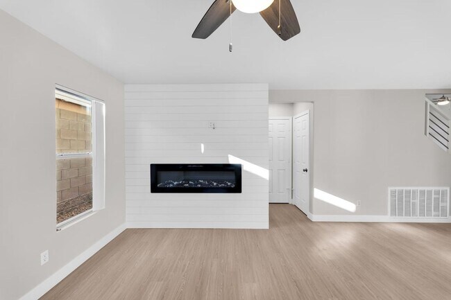 Building Photo - Stunning Remodeled Summerlin Home!
