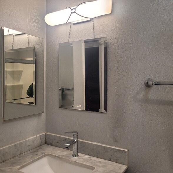 Bathroom - 1170 W Calle de la Luna