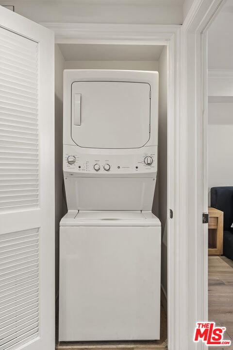 Building Photo - 122 N Clark Dr