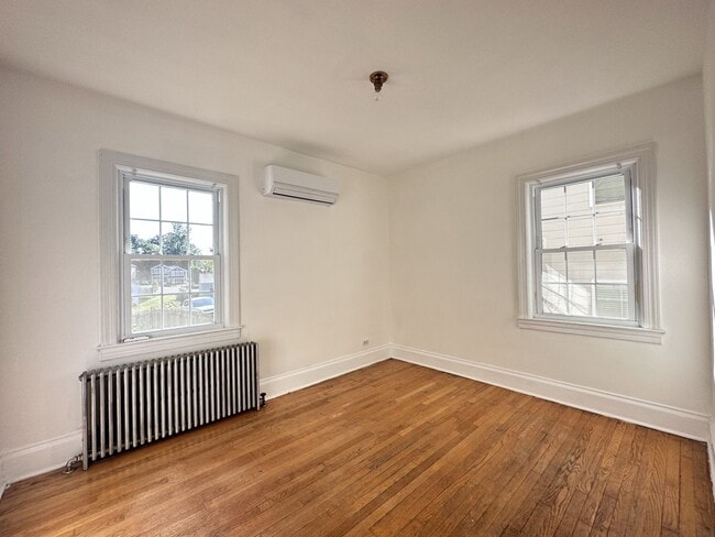 Building Photo - 122 Summit St