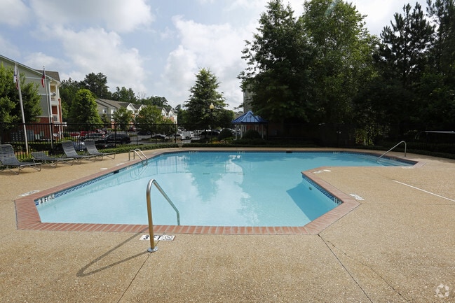 Pool - Laurels at Greenwood