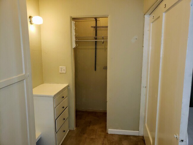 Building Photo - 723 E 3rd St