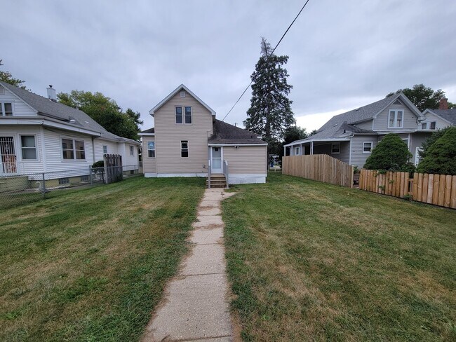 Building Photo - 622 E Joliet St