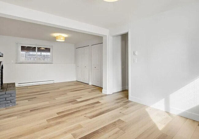 Building Photo - Beautiful, Newly Remodeled Home In Great Location!