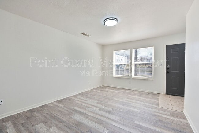 Building Photo - 955 Leroy St