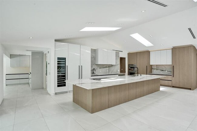 Building Photo - 2800 Banyan Blvd Cir NW