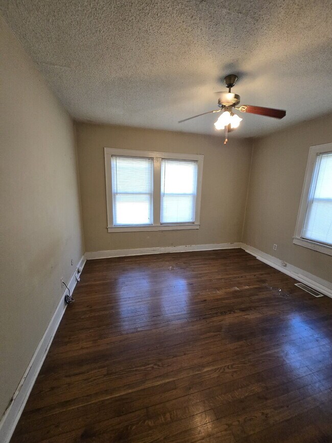 Building Photo - Single Level 2 Bedroom House Near Amnicola Hwy