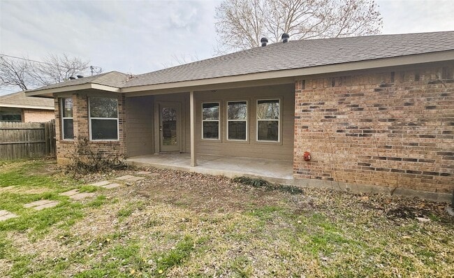 Building Photo - 715 Hallvale Dr