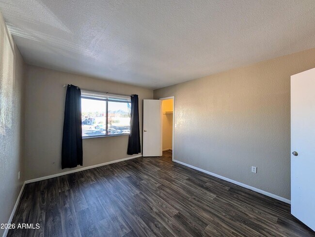 Building Photo - 9228 N 7th Ave