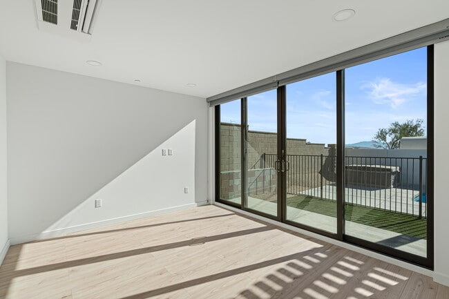 Building Photo - 13848 Scenic Crest Cir