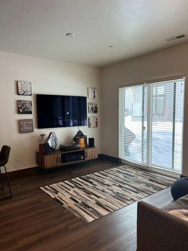 Building Photo - 3 Bedroom Townhome in Victor, ID with Garage