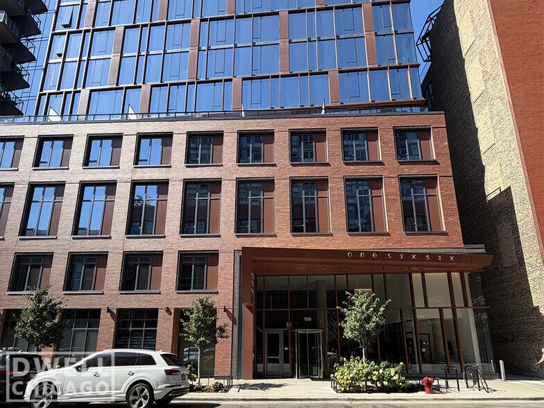 Building Photo - 1111 W Lake St