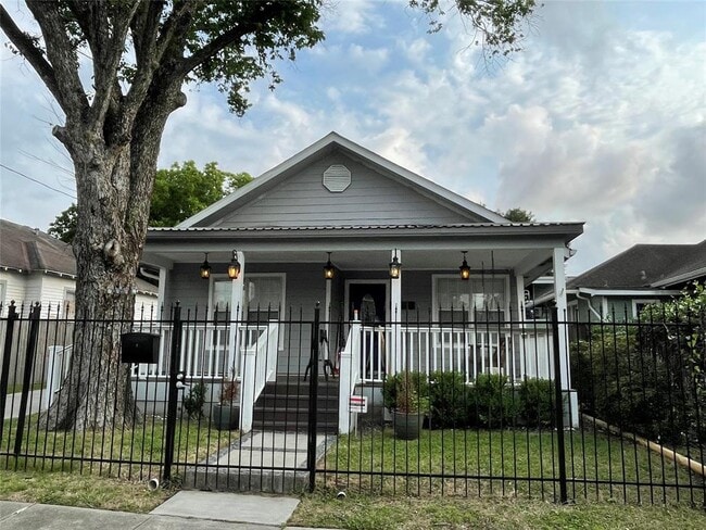 Building Photo - 4304 Garrow St