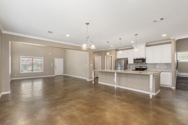 Building Photo - 3209 Link St