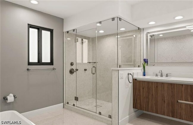 Building Photo - 2307 Queens Way