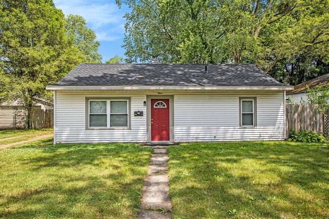 Building Photo - Charming 3-Bed/1-Bath Ranch Style with Garage