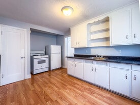 Building Photo - 124 Sheldon Ter