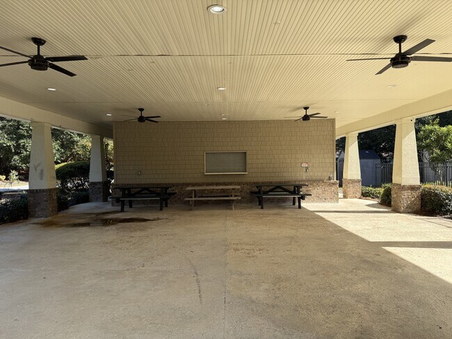 Building Photo - 600 Trellis Square