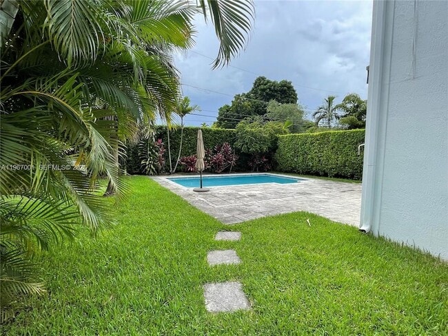 Building Photo - 10672 SW 77th Ave