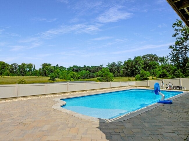 Building Photo - 108 Pollen Dr