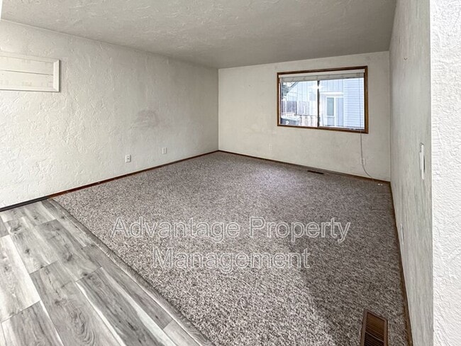 Building Photo - 1765 NW Grant Ave